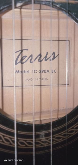 Акустическая гитара.