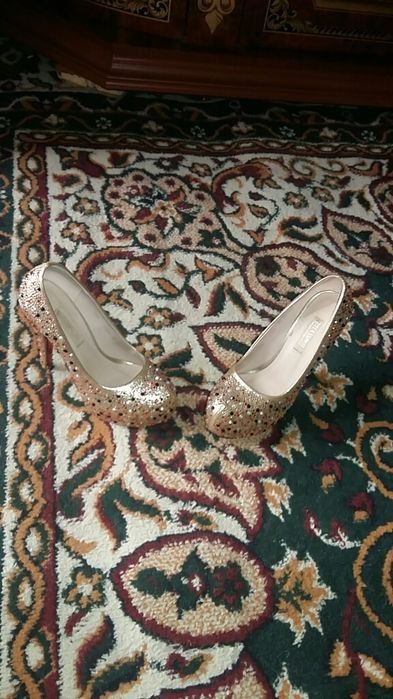 Айоллар туфлиси 36-размерда