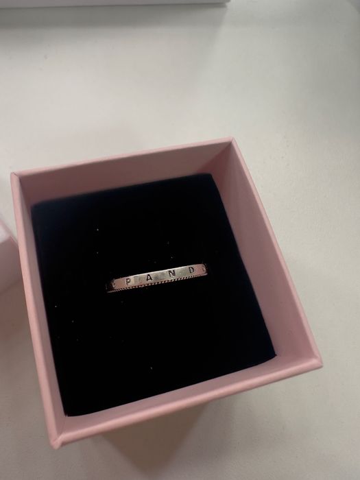 Сребърен пръстен Pandora с камъни