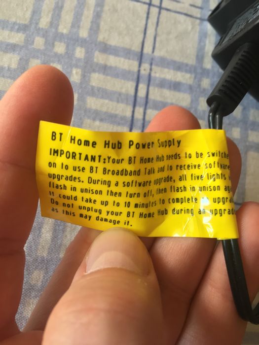 Thomson UK адаптор 9 V - 2.0 A за рутери и не само, Чисто Нов