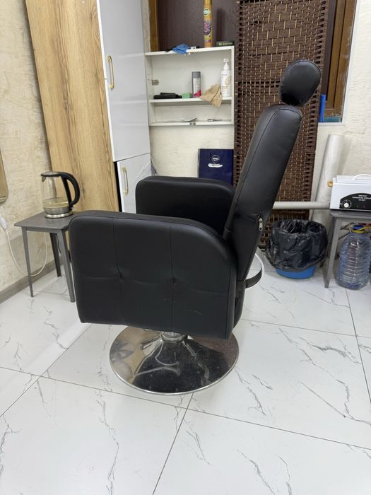 Срочно продаем парикмахерские кресла!