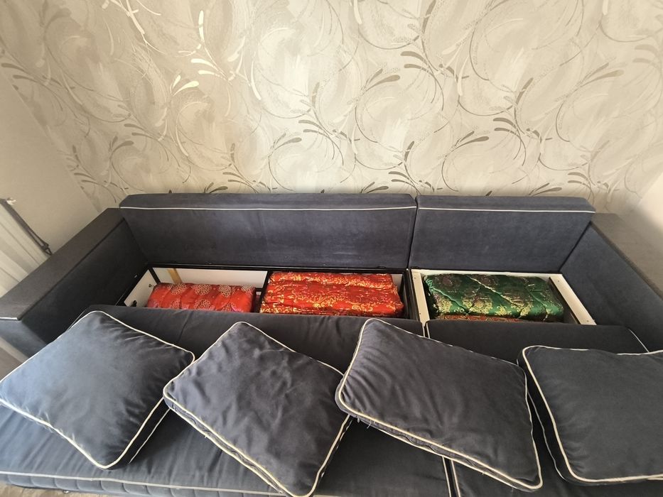 Продается диван б.у цвет синий