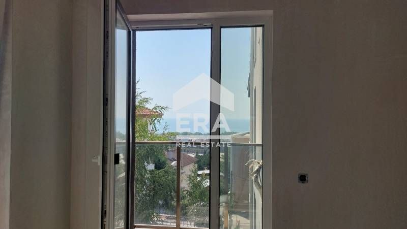 Продава се Двустаен апартамент в Варна, Бриз - 67 кв.м за 2089 €/кв.м - Снимка #2