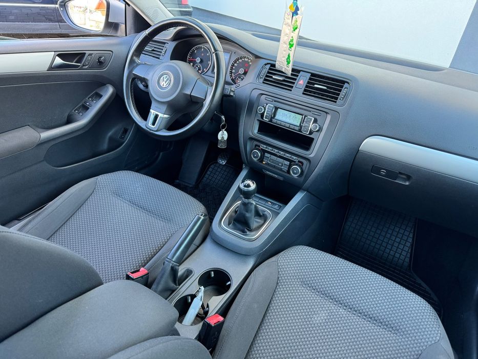 VOLKSWAGEN Jetta 2012 — imagine 4