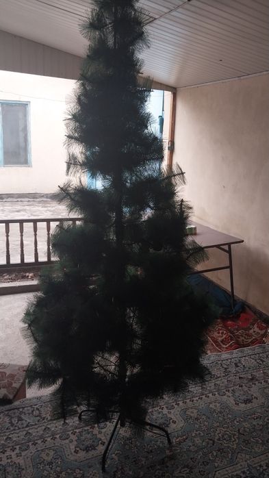 Продам ёлку в нормальном состоянии
