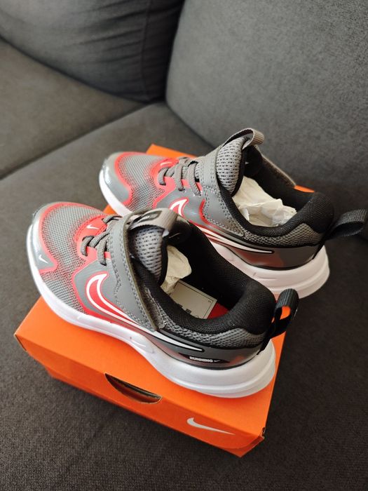 Детски маратонки Nike Cosmic Runner (29.5)