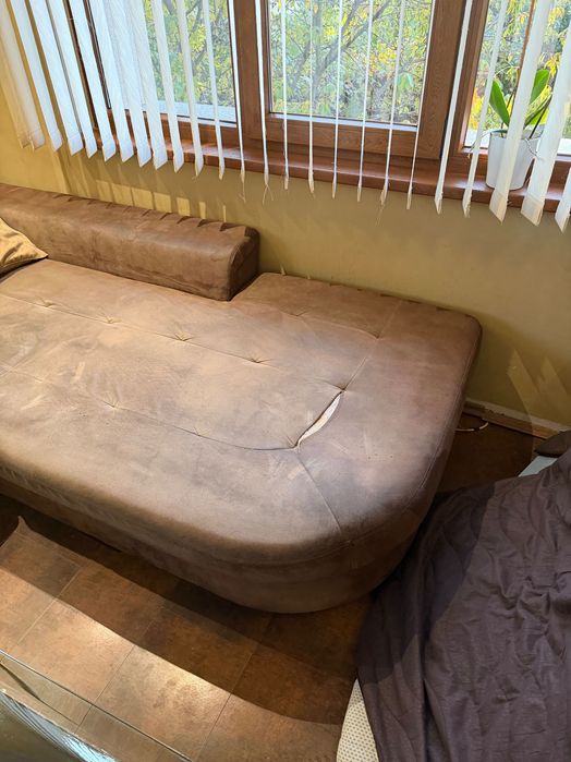 Аглов диван холна масичка и масичка за тв