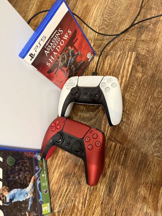 Play station 5, doua controlere si doua jocuri