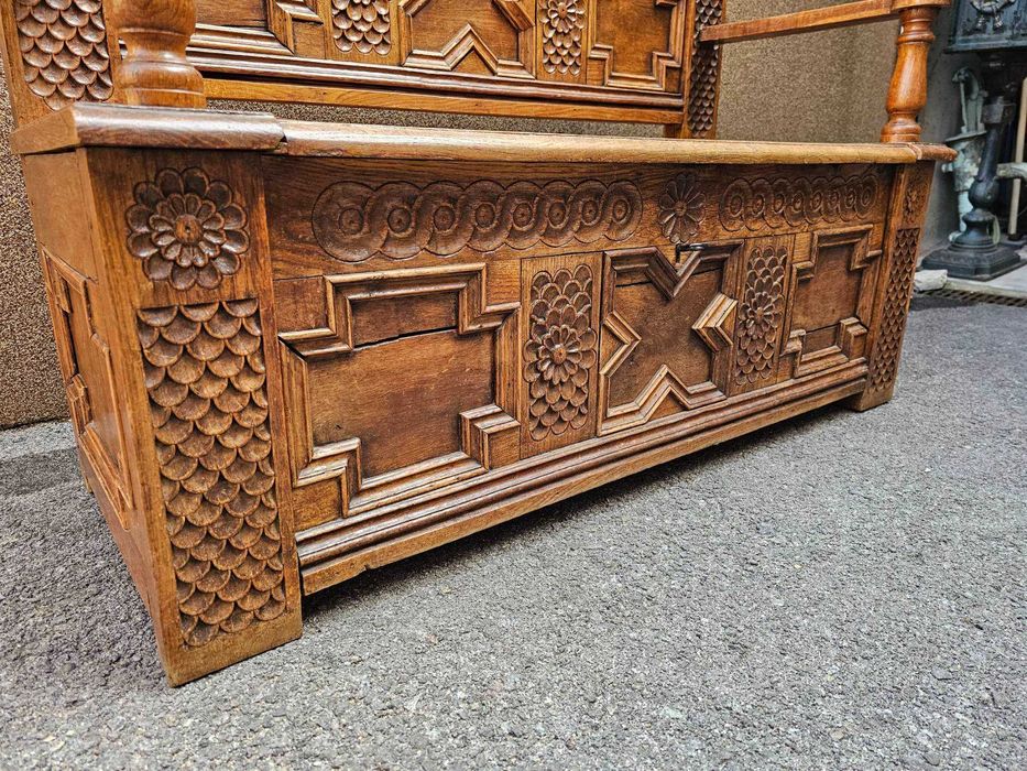 Уникален ретро шкаф с дърворезба