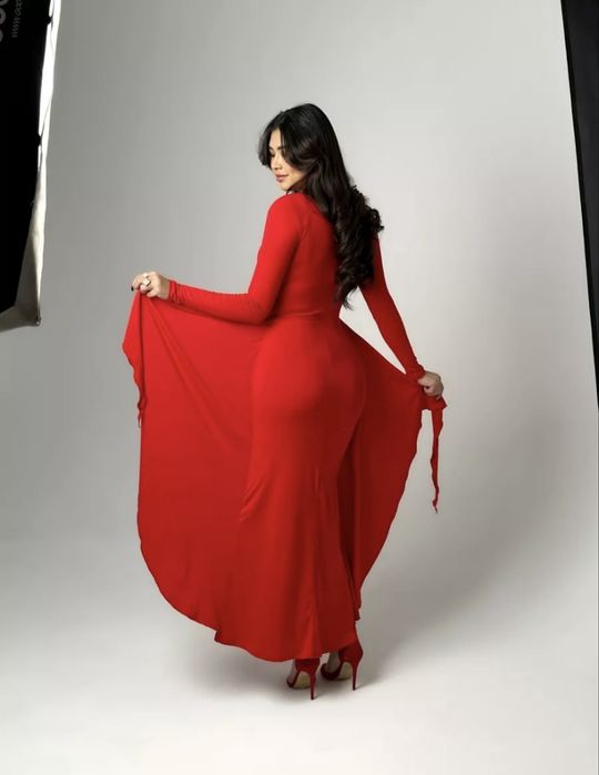 Элагантное красное платье миди