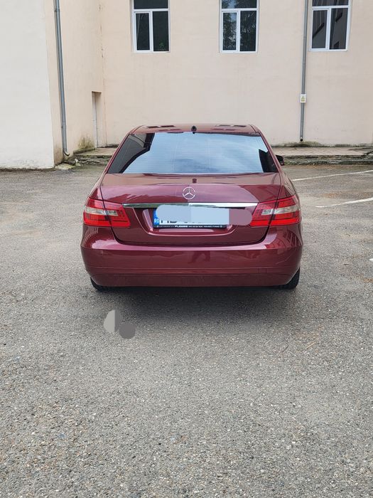 Vând Mercedes E200