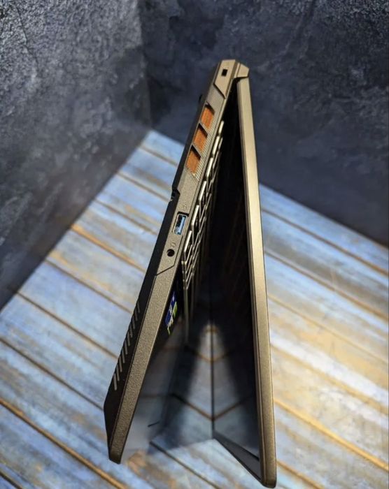 Продам Игровой ноутбук GIGABYTE G6X