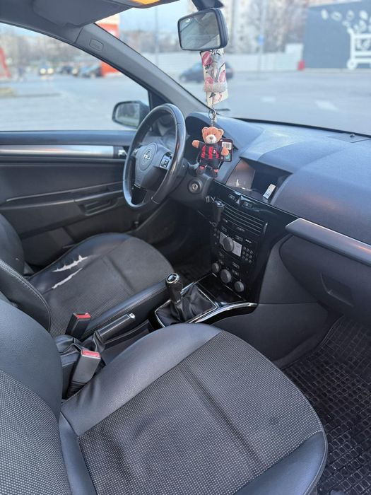 Продавам Опел Астра h