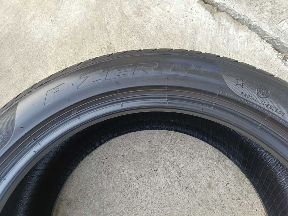 Doua anvelope vara 275 40 19 pirelli p zero run flat profil de 7,5 mm