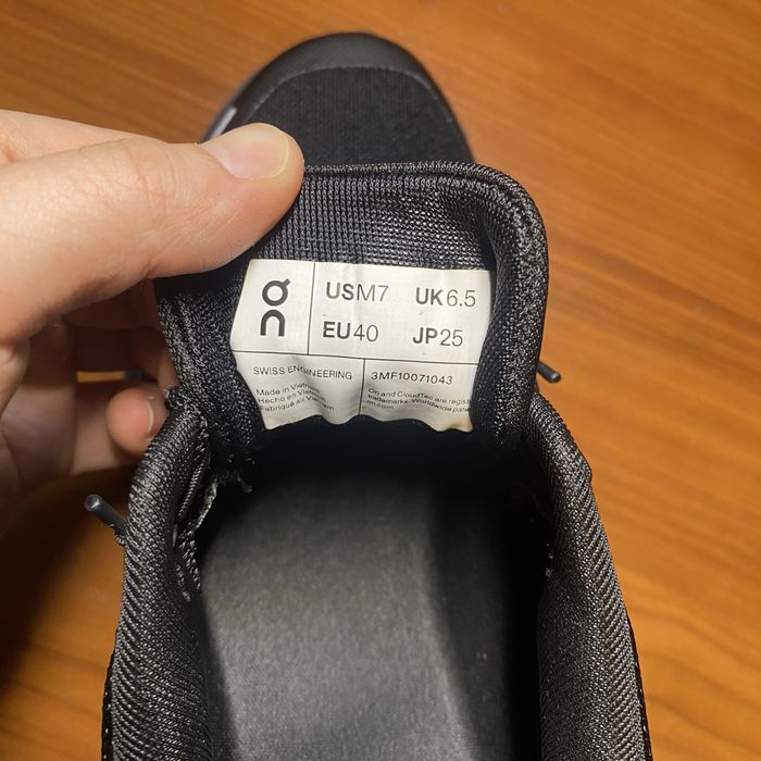 Кроссовки ON новые