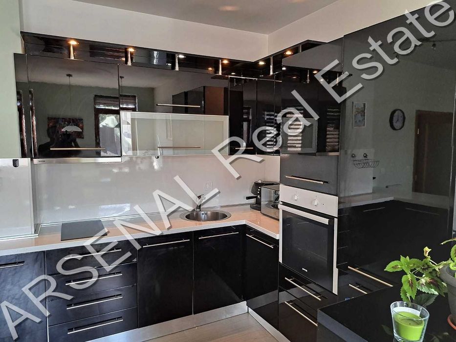 Дава се под наем Тристаен апартамент в София, Център - 130 кв.м за 1500 € - Снимка #2