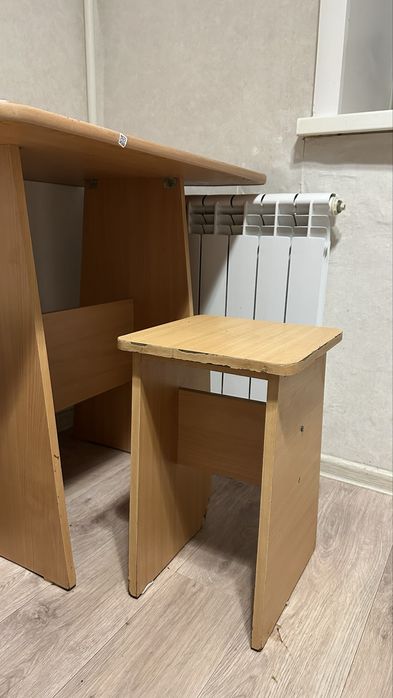 Стол и стулья БУ