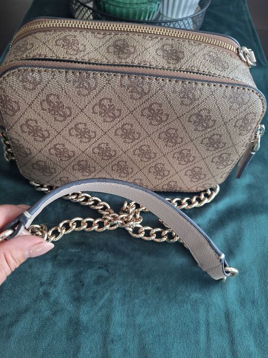 Бутикова чанта Guess Noelle