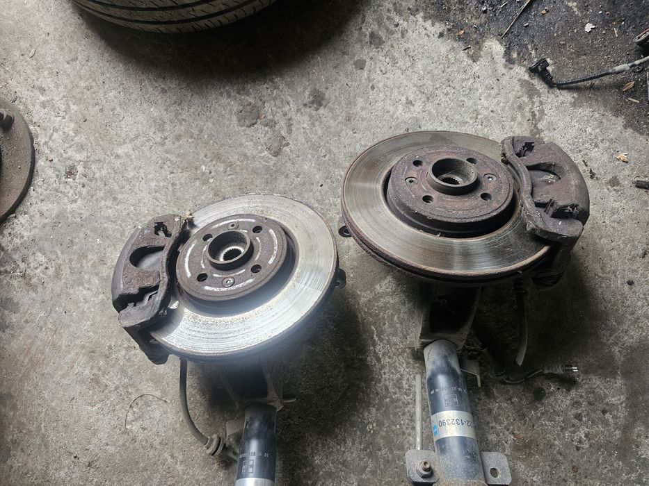 Fuzeta stanga dreapta cu disc și etrier Renault megan 2 1.5 E4