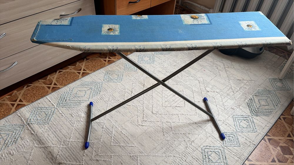 Продам гладильную доску и пылесос