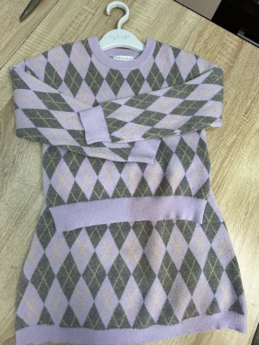 Продам костюм и кофту на девочку