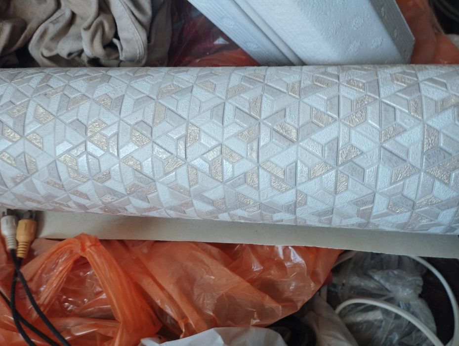 Продам обои, светильник