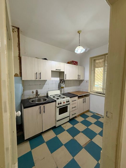 Ижарага берилади оилага пустой 2 хона 2- етаж 11- мактаб 9 бозор