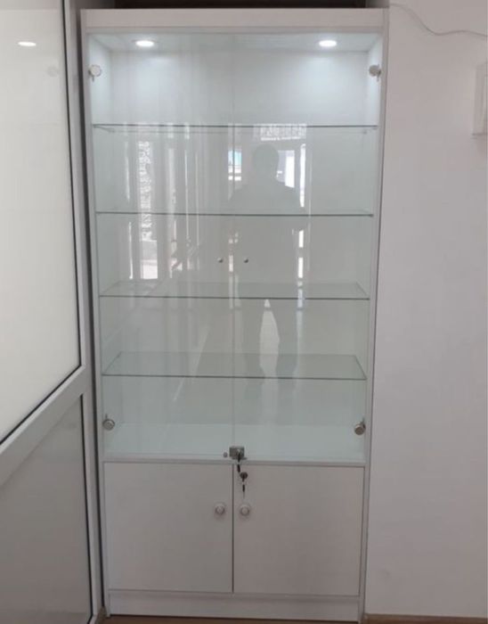 Шкаф стеклянный для