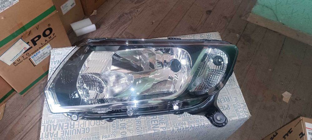 Фар  Dacia Logan MCV