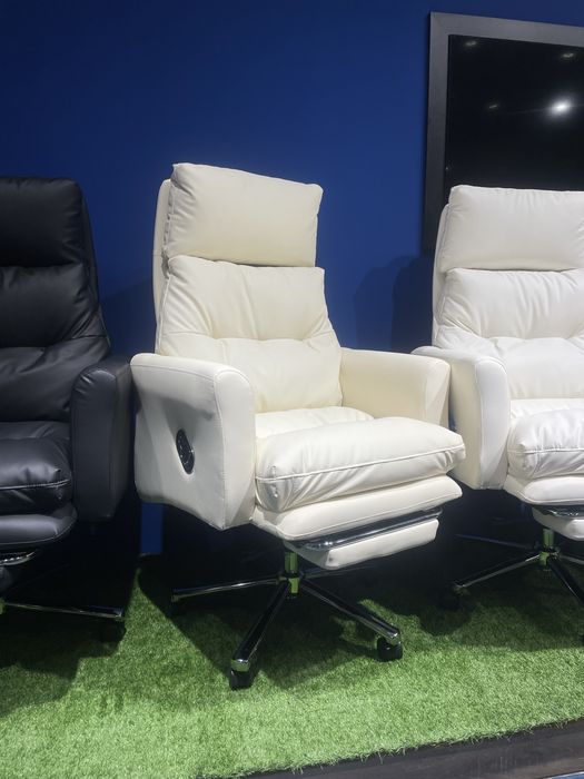 Офисное кресло для руководителя модель Riggs