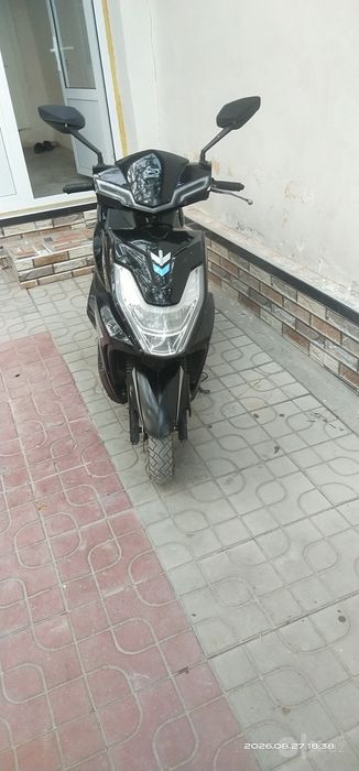 125 cub skuter sotiladi