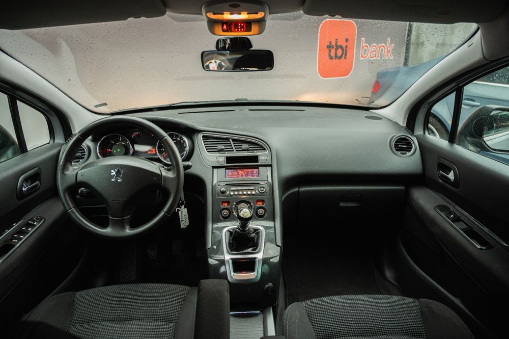 Peugeot 5008-7 locuri-2.0hdi-2011-150cp-scaune incalzite-senzori-pilot
