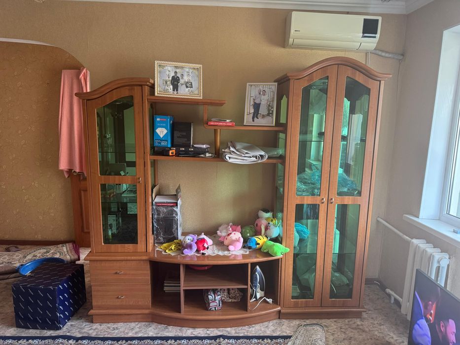 Шкаф гостинной  продается