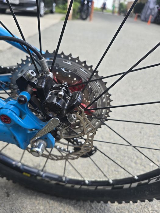 Bicicleta suspensii full reglabile Fox