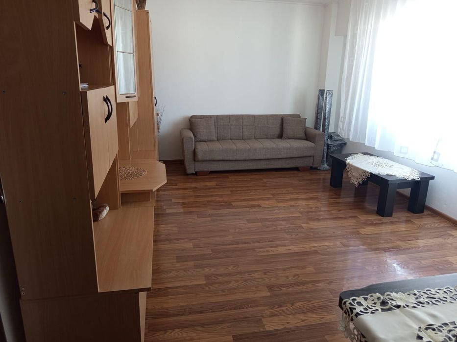 Inchiriez apartament