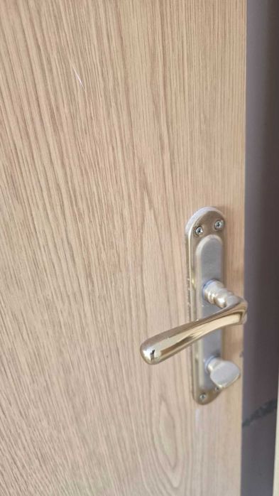 Интериорна врата SoloDoor и каса