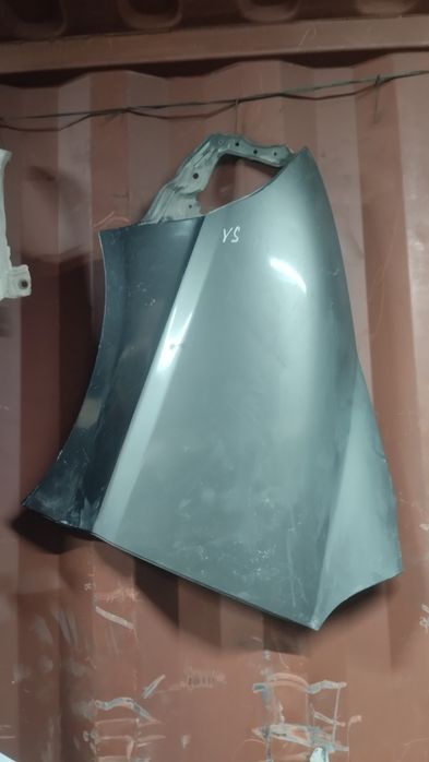 Крыло левое Toyota Granvia