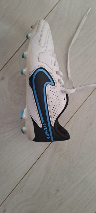 Футболни обувки NIKE номер 37.5