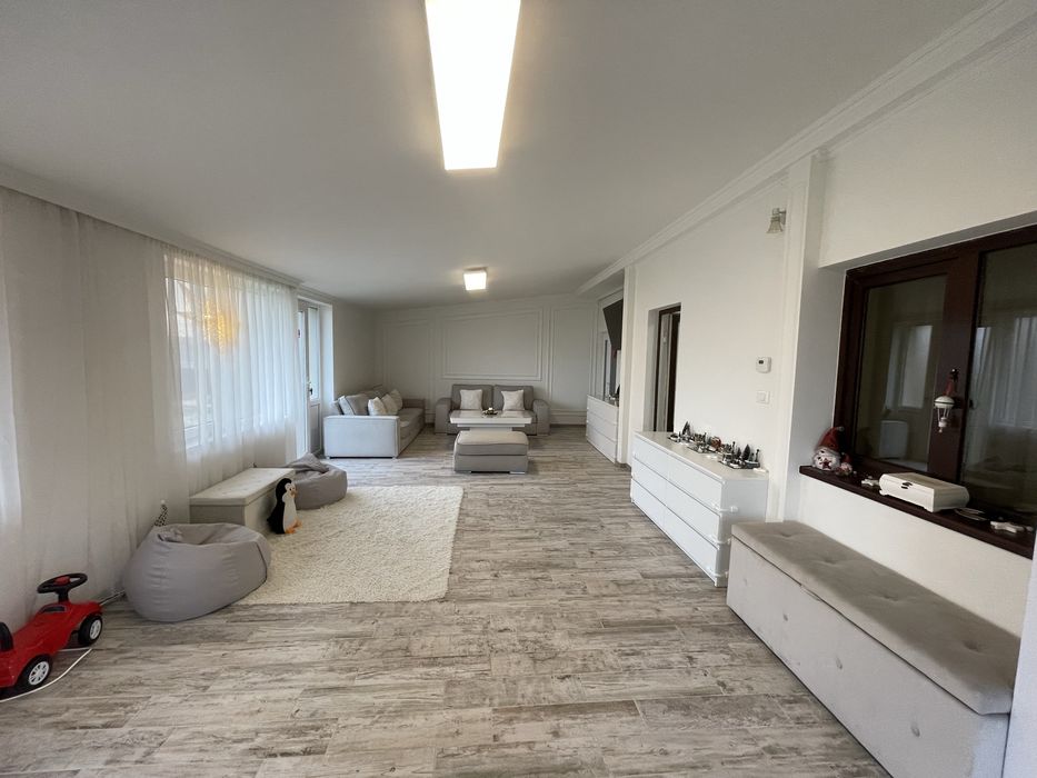 Casa la bulevard !!pozitie excelenta !!