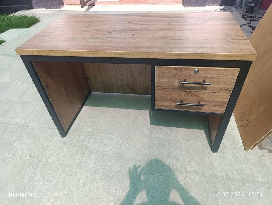 Продам офисный стол лофт