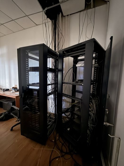 Продается серверный шкаф