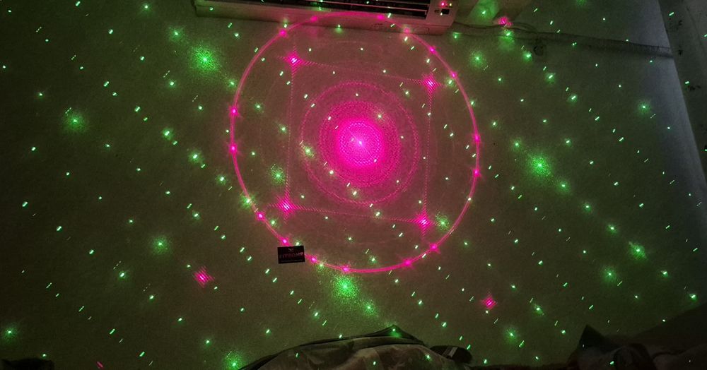 DJ Disco Laser за партита със визуални ефекти сменящи се според ритъма