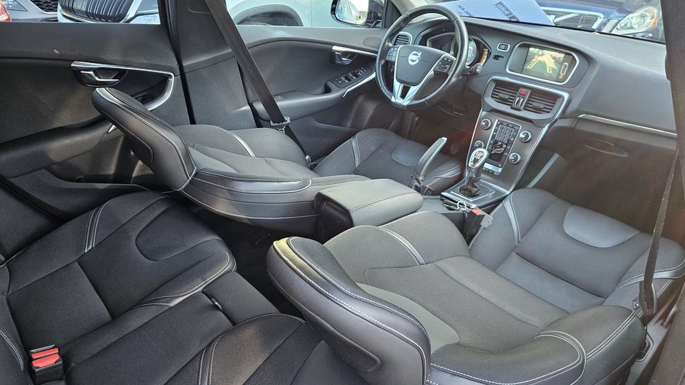 Volvo V40 D2 1.6 Tdi 2013 Bi-Xenon-Navi-Clima-Camera luat vederi-Scaune incalzite-Jante R17