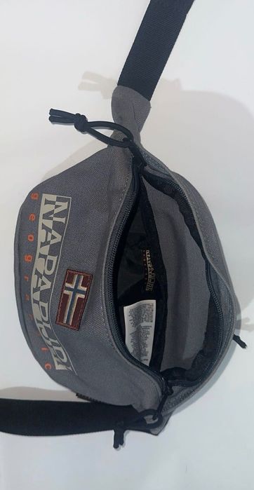 Чанта NAPAPIJRI във много добро състояние