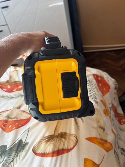 Boxă DeWalt nou nouță