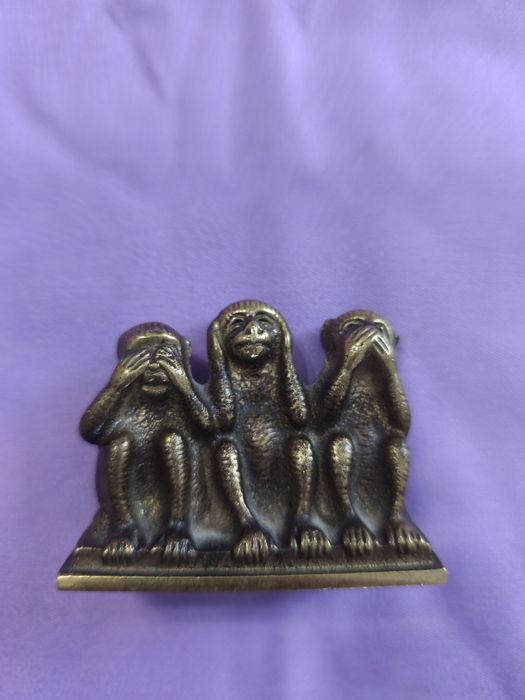 Statueta bronz maimuțele inteligente