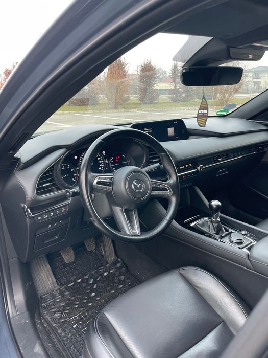 Mazda 3  SkyActive  X 2.0 benzina/Hibrid