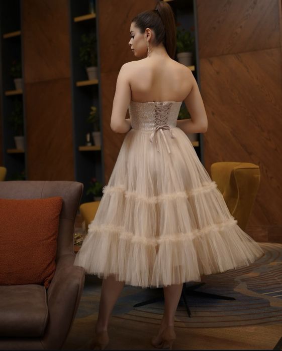 Бежевое вечернее/выпускное платье