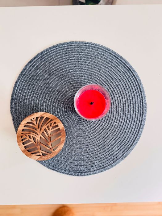 Продавам холна маса