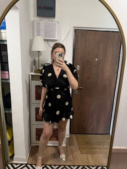 Rochie AX Paris primavara cu buline si volane